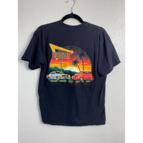 In-N-Out‎ Burger Black Graphic T-Shirt Men size Medium Classic Cars Palm Trees - Picture 1 of 10